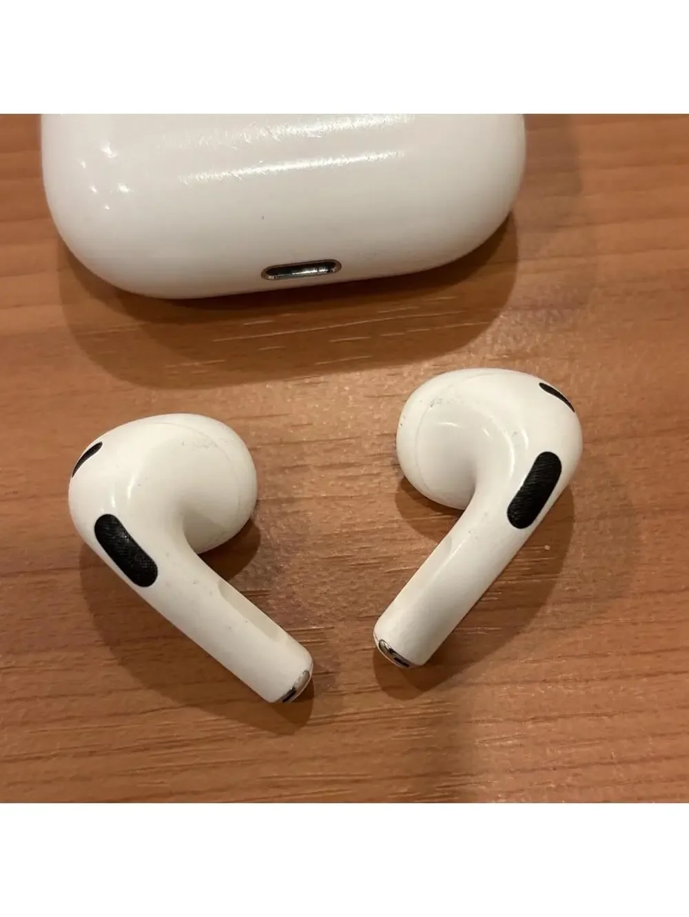 Apple AirPods 3rd Gen. with Magsafe Charging Case A2566 A2564 A2565 OEM Apple